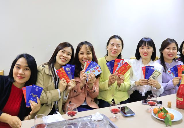 Khai xuân rộn ràng, ngập tràn niềm vui