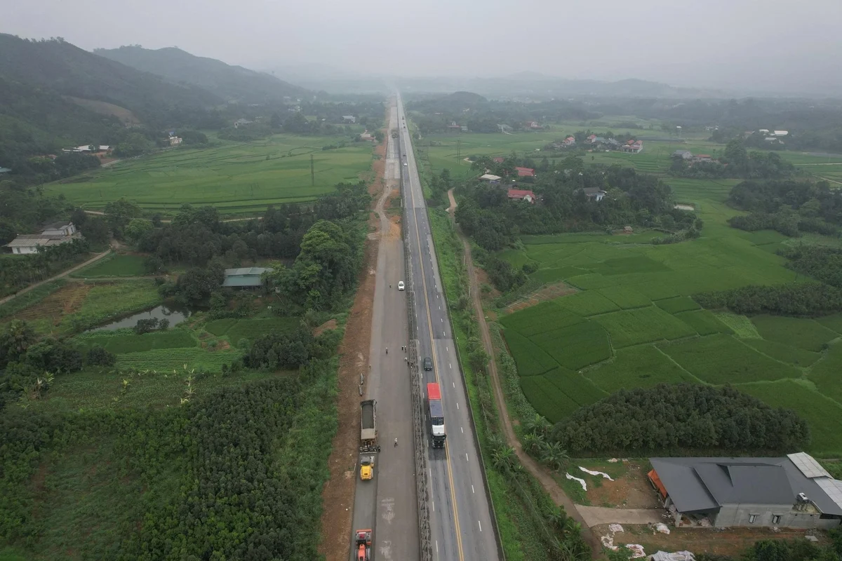 Đẩy nhanh tiến độ cao tốc Nội Bài - Lào Cai trước mùa lũ