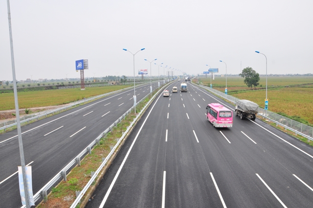 ĐẦU TƯ, PHÁT TRIỂN MẠNG ĐƯỜNG BỘ CAO TỐC